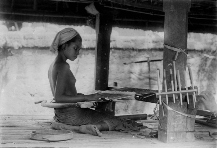 Backstrap loom, Bali, 1920s